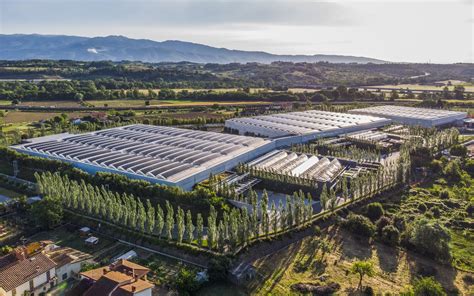 trecate polo logistico prada|Prada ha realizzato un maxi centro logistico green in Toscana.